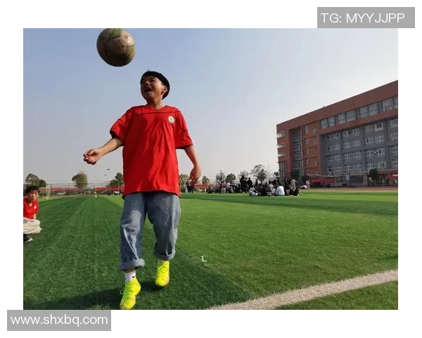 掌握足球花式颠球技巧的全面教学指南与实用练习方法分享