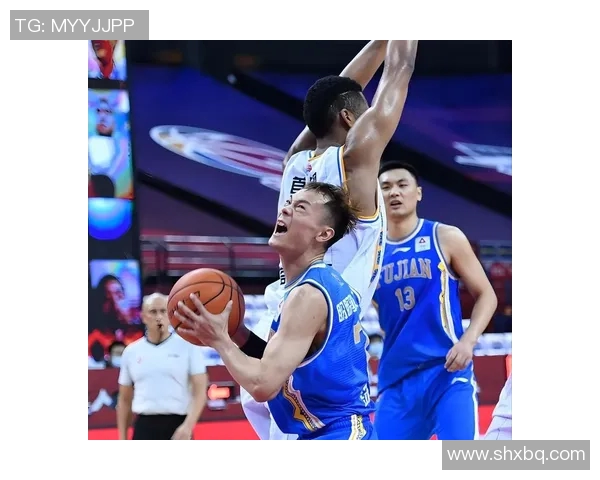 广厦队与同城对手的激烈较量展现篮球魅力与团队精神的巅峰对决